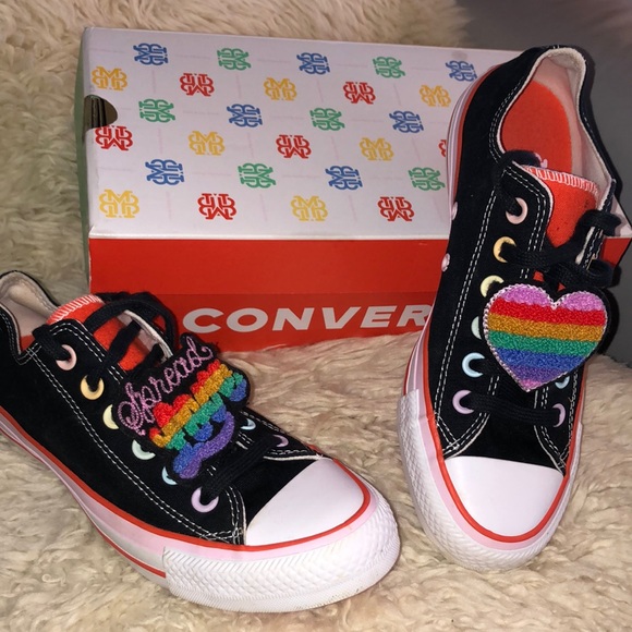 Women’s Converse by Millie Bobby Brown size 7 - Picture 1 of 4